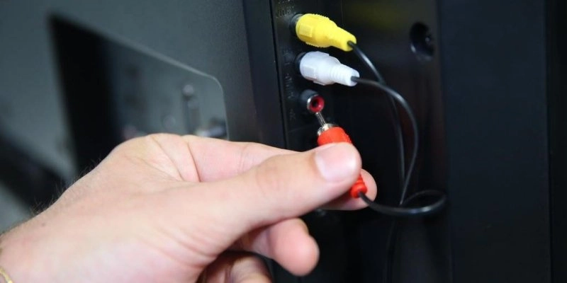 Entradas costumam ficar na parte de trás ou na lateral dos aparelhos - Felipe Nogs / Agencia RBS