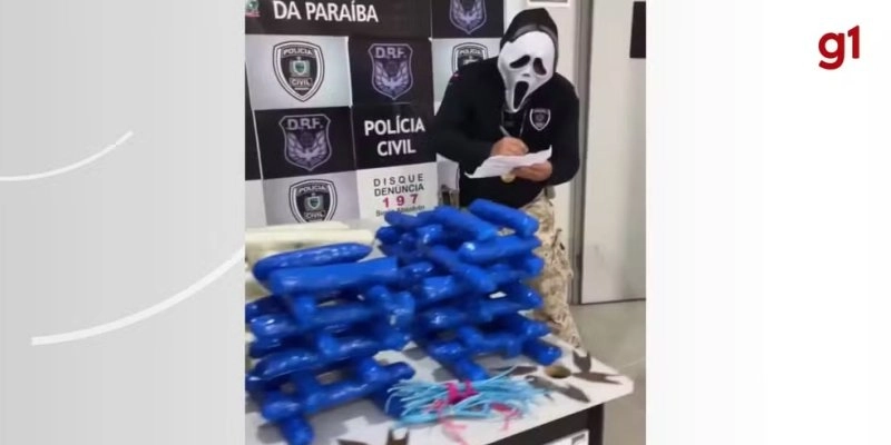 Policial reproduz meme 'amostradinho' com explosivos apreendidos e é afastado - Reprodução