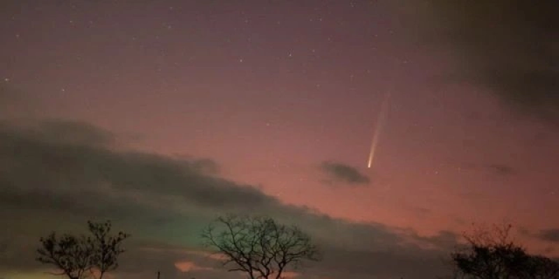 Cometa C/2023 A3 (Tsuchinshan-ATLAS) na cidade de Paramoti (CE) | Paulo Régis - Reprodução