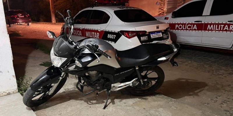 Moto foi apreendida durante abordagem policial - Polícia Militar/Divulgação