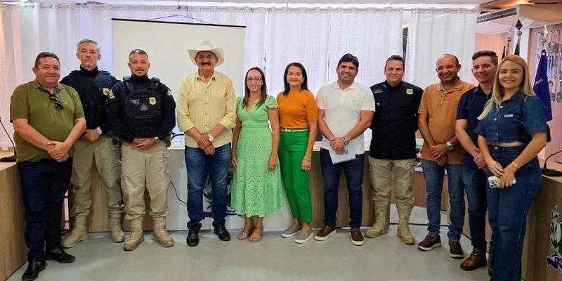 Prefeitos se reúnem com PRF para debater soluções sobre animais nas rodovias do Vale do Piancó - Divulgação 