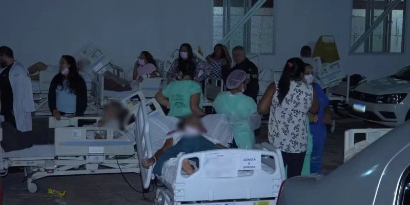 Pacientes foram levados para a área externa após princípio de incêndio no Hospital de Trauma de João Pessoa - Reprodução/TV Cabo Branco