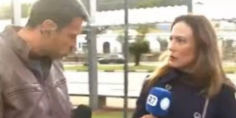 A repórter da Record, Grace Abdou, foi empurrada pelo jornalista da Band, Lucas Martins - Reprodução