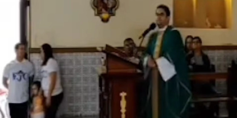 Padre de cidade do interior da Paraíba é acusado de intolerância religiosa durante missa - Redes Sociais