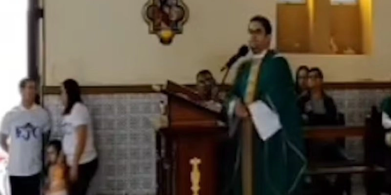 Padre de cidade do interior da Paraíba é acusado de intolerância religiosa durante missa - Redes Sociais