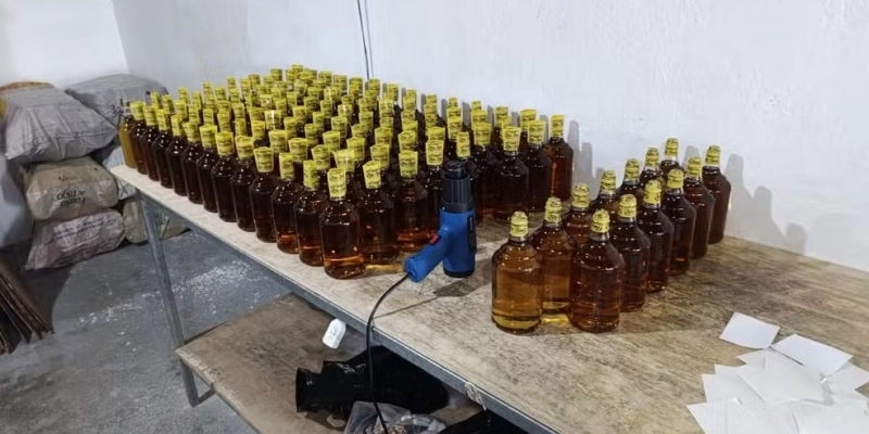 Mais de 4 mil garrafas de bebidas alcoólicas são apreendidas durante prisão de suspeito por adulteração com metanol na Paraíba - TV Paraíba