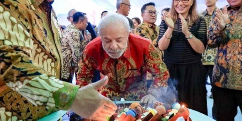 Presidente Lula comemorando seu aniversário durante viagem à Indonésia na última semana - Ricardo Stuckert/PR