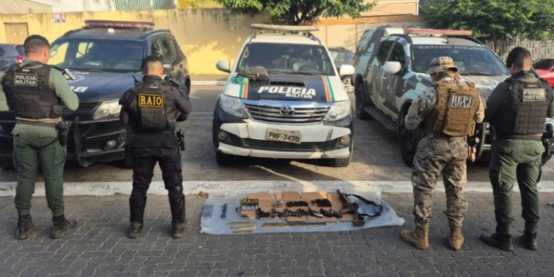 Armas de fogo, munições e drogas foram apreendidos com os suspeitos mortos em Canindé. - Reprodução