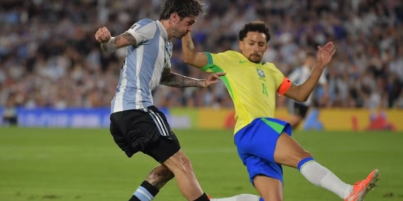 De Paul e Marquinhos em Argentina x Brasil pelas eliminatórias ( - Foto: Getty Images