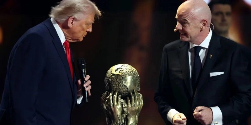 Donald Trump recebe o Prêmio da Paz da Fifa de Gianni Infantino - Michael Regan - FIFA/FIFA via Getty Images