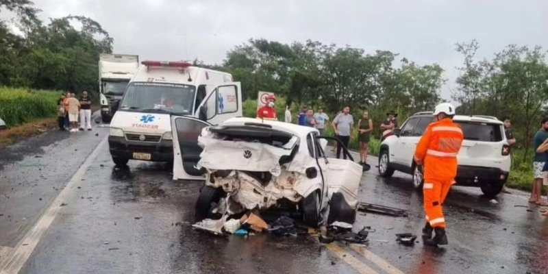 Mãe e filho, naturais de Alagoa Grande, morrem em acidente na BR-153, em Minas Gerais - Corpo de Bombeiros/Divulgação