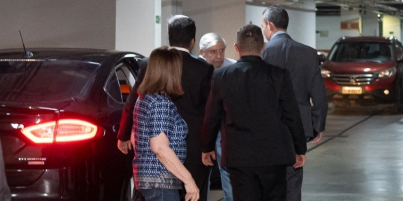 General Heleno chega à residência onde cumprirá prisão domiciliar em Brasília - : KEBEC NOGUEIRA/METRÓPOLES @kebecfotografo