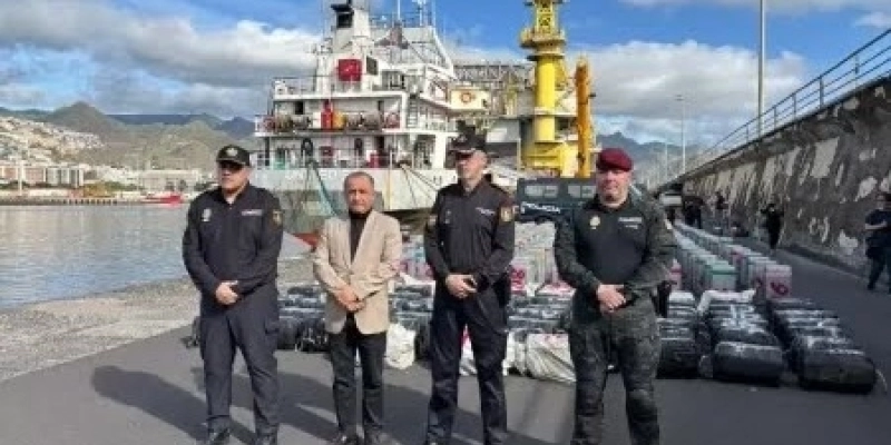 Navio que saiu do Brasil é interceptado pela Espanha com 10 toneladas de cocaína - Handout / Spanish National Police / AFP