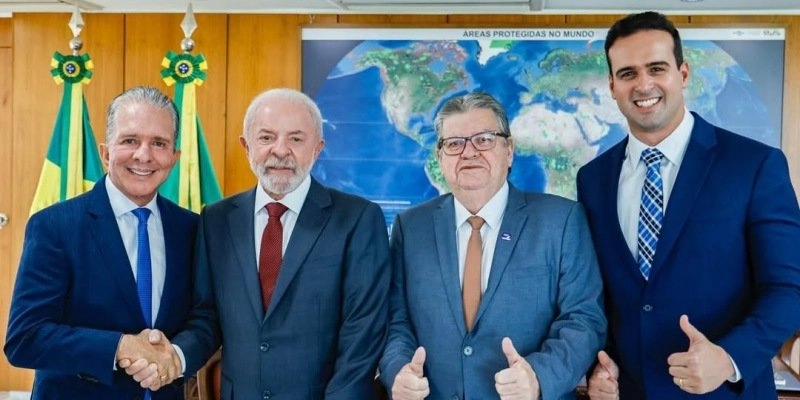 Nabor pegado na mão de Lula e ao lado de João e Lucas - Reprodução/Instagram 