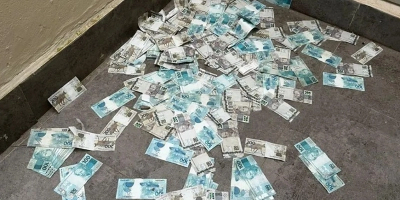 Montante foi arremessado do 30º andar de um edifício assim que a PF chegou ao imóvel. - Reprodução