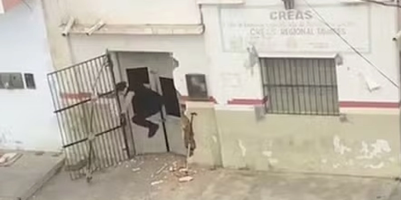Homem é flagrado arrombando CREAS em cidade no Sertão da Paraíba - Polícia Civil da Paraíba