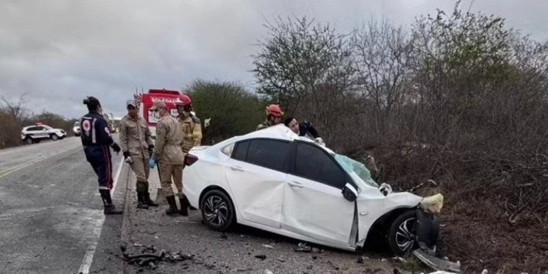 Acidente entre carro e carreta deixa cinco mortos na BR-230, na Paraíba - Reprodução