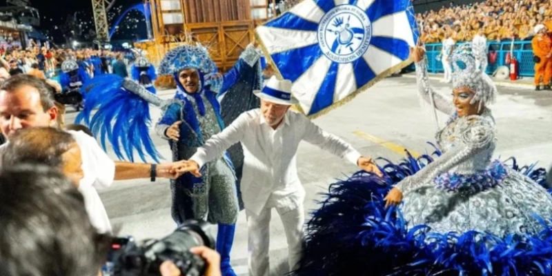 TSE deve analisar desfile de Lula no Carnaval por suposta propaganda pré-eleitoral - Reprodução