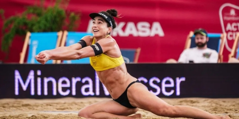 Carol Solberg em jogo contra suíças em Hamburgo - Divulgação