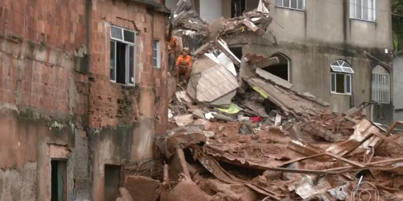 Chuva provoca deslizamentos, derruba casas e deixa dezenas de mortos e desaparecidos em Juiz de Fora e Ubá (MG) - Jornal Nacional/ Reprodução