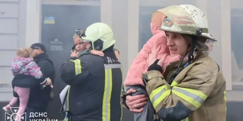 Quatro Anos de Guerra na Ucrânia - @Zelenskyy_Uaa