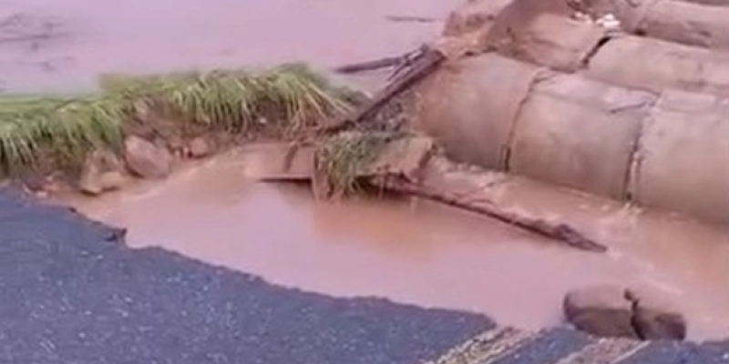Chuvas causam interdição de rodovia e deslizamento no Sertão da Paraíba - Reprodução / TV Cabo Branco