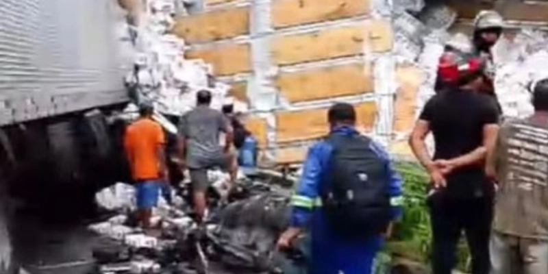 Acidente entre caminhão e carreta deixa motorista morto e outro ferido, no Sertão da Paraíba - Redes Sociais