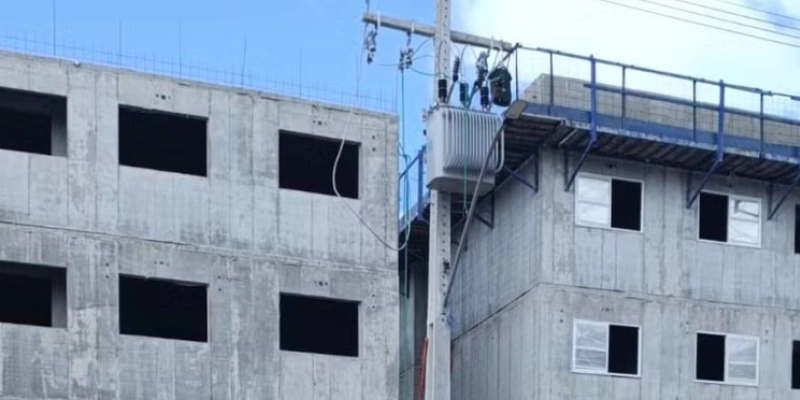 Eletricista morre após cair de poste durante trabalho em obra de condomínio - Reprodução / Polícia Civil