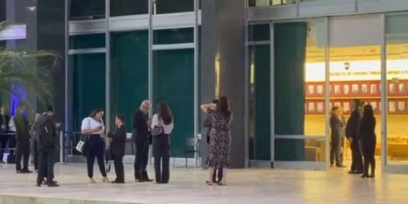 STF esvazia prédio principal na Esplanada dos Ministérios após suspeita de vazamento de gás - Márcio Falcão/TV Globo