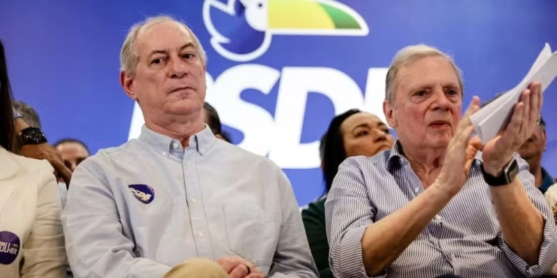 Ciro Gomes se filia ao PSDB ao lado de lideranças da oposição no Ceará - Thiago Gadelha/SVM