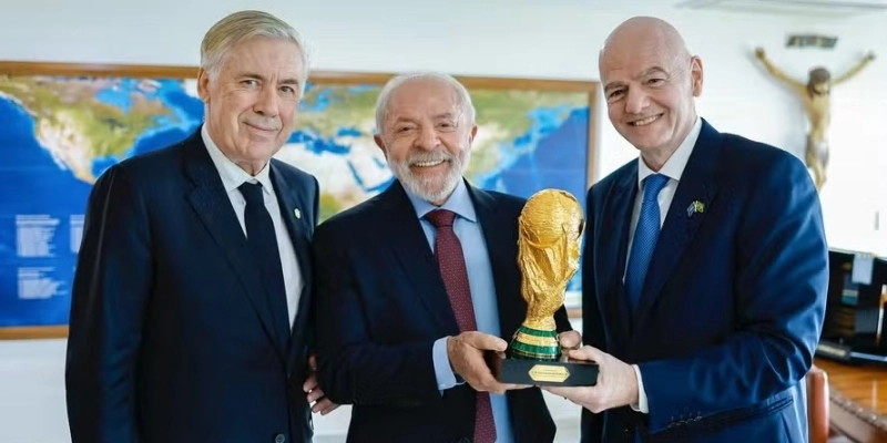 Ancelotti, Lula e Gianni Infantino - Ricardo Stuckert / Presidência da República