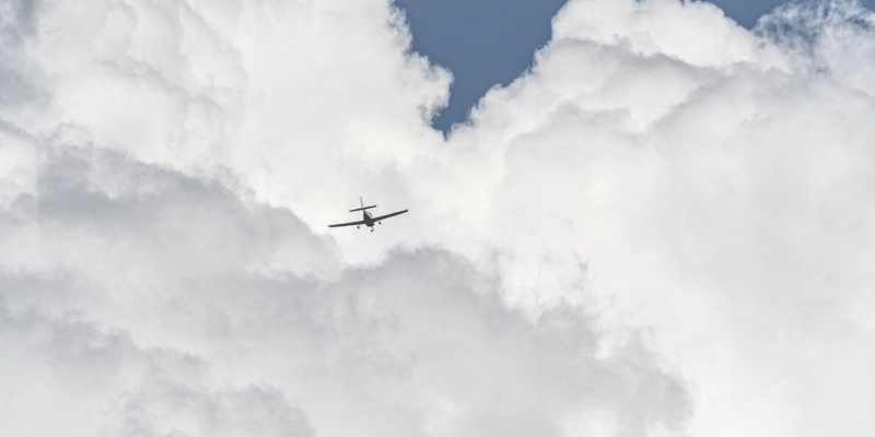 Avião de pequeno porte caiu no Paraguai (Imagem ilustrativa) - Pixabay/ Sinousxl