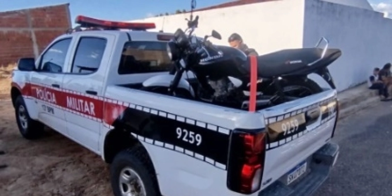Polícia Militar apreende motocicleta com sinais de adulteração e indícios de furto e conduz mulher em Aguiar - Polícia Militar