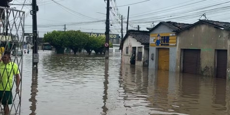 Santa Rita, na Grande João Pessoa, ficou alagada após chuvas - Karine Tenório/TV Cabo Branco