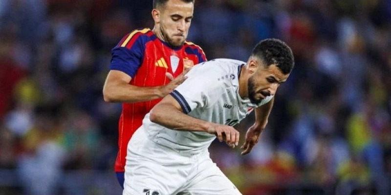 Aymen Hussein (de branco) - Pablo Garcia Sacristan / ANADOLU / Anadolu via AFP