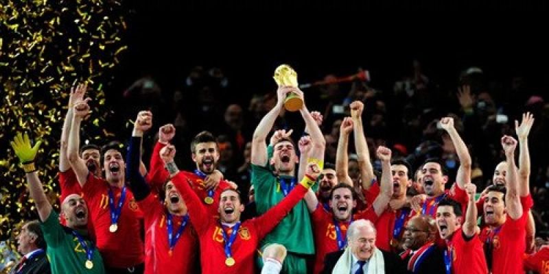 Espanha comemorando o título da Copa em 2010 - Reprodução - Getty Images