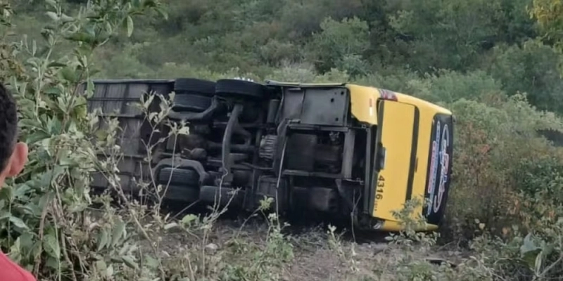 Ônibus com romeiros tomba no Ceará; duas pessoas morreram - Reprodução