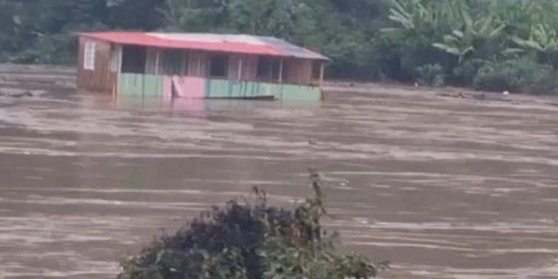 Vídeo mostra casa de fina de semana em sendo Linha Alcântara levada pelo Rio Taquari - Reprodução