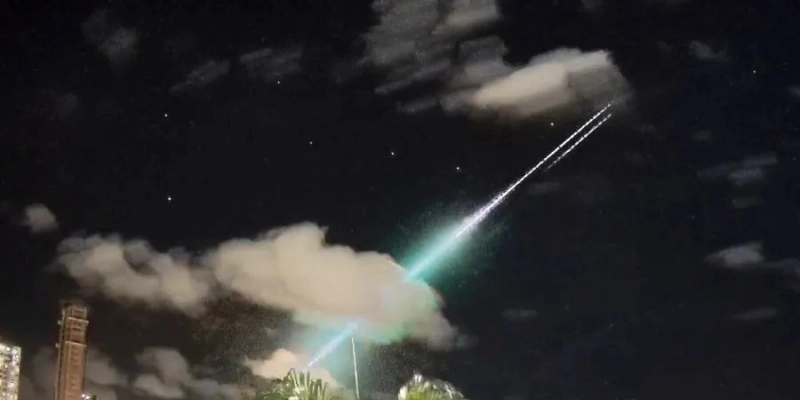  Meteoro flagrado no céu do bairro de Brisamar, em João Pessoa - Marcelo Zurita/Bramon/Clima ao Vivo