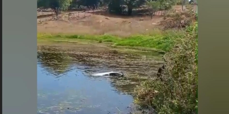Veículo cai em rio as margens da PB-366 - Reprodução - Redes Sociais