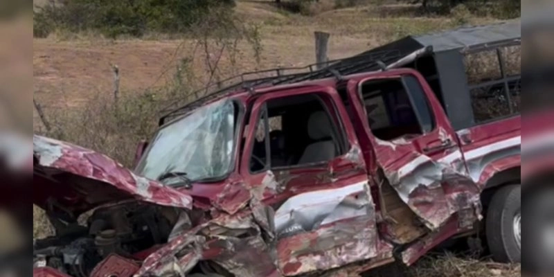 Caminhão de lixo colide em caminhonete no Sertão da PB - Reprodução - Polícia Rodoviária (5ª CPRv)