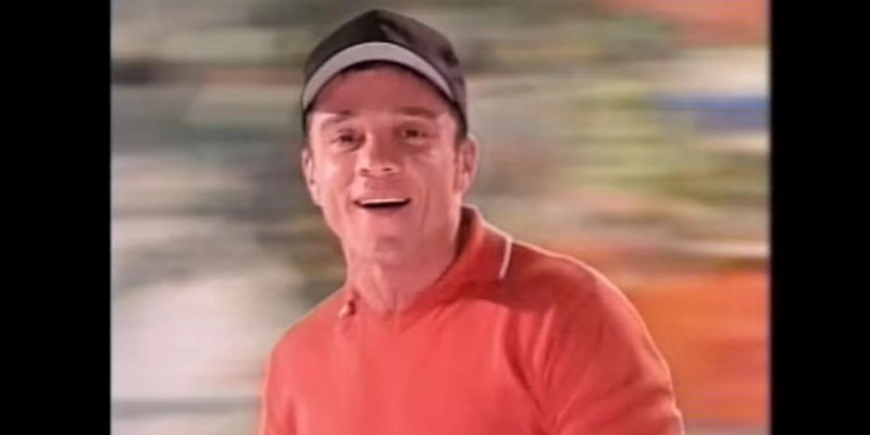 Netinho no clipe da música ''Fim De Semana'', em 1998 - CEDOC/TV Bahia