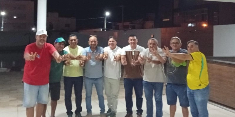 Prefeito de São José de Caiana reúne lideranças políticas em apoio a Flávio Bolsonaro no Vale do Piancó - Reprodução