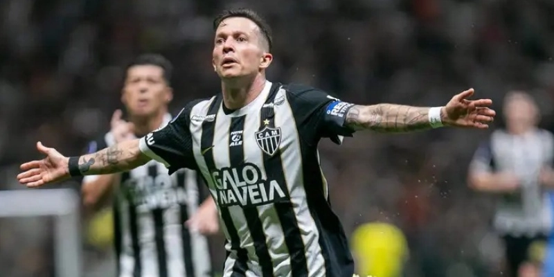 Bernard comemora gol em Atlético x Torque - Fernando Moreno/AGIF/Folhapress