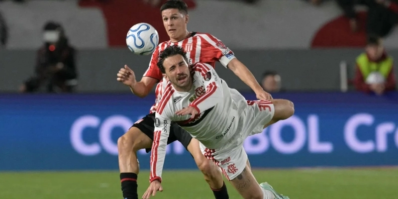 Lance de Estudiantes x Flamengo pela Libertadores - Reprodução/X @LibertadoresBR