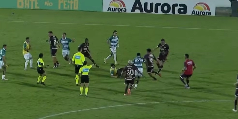 Final da Série C entre Ferroviária e Maringá termina em pancadaria - Cacá Trovó/Eptv