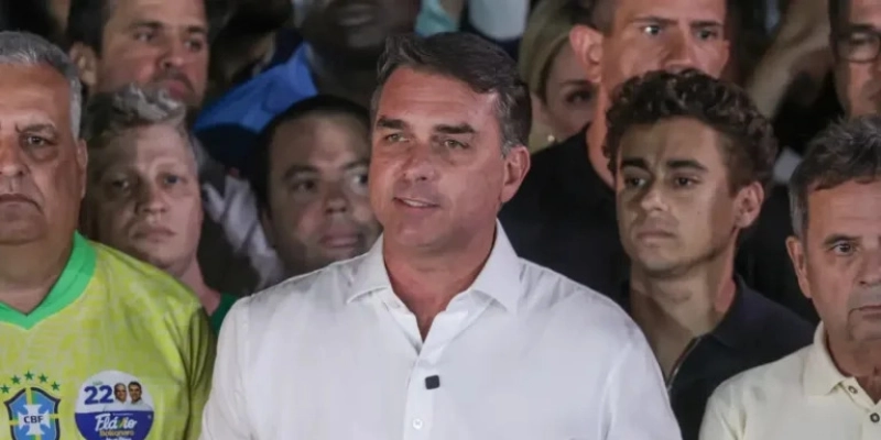 Flávio Bolsonaro - Divulgação Breno Esaki/Metrópoles