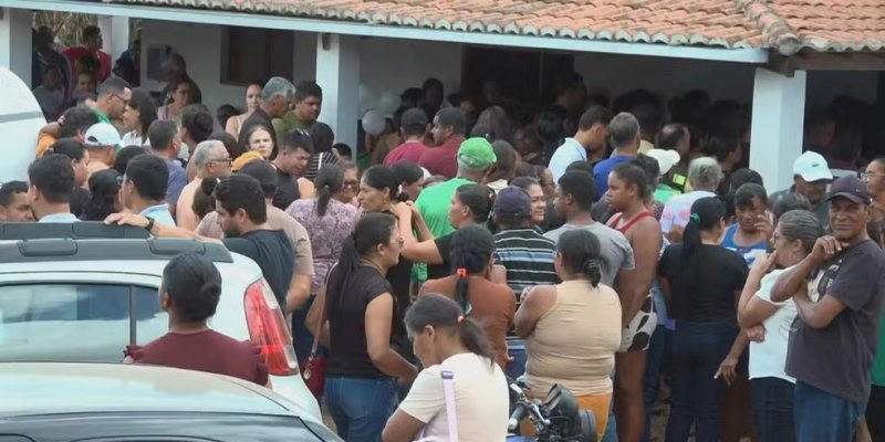 Casal morto em grave acidente entre caminhonete e van na PB é velado e sepultado - Reprodução/TV Paraíba