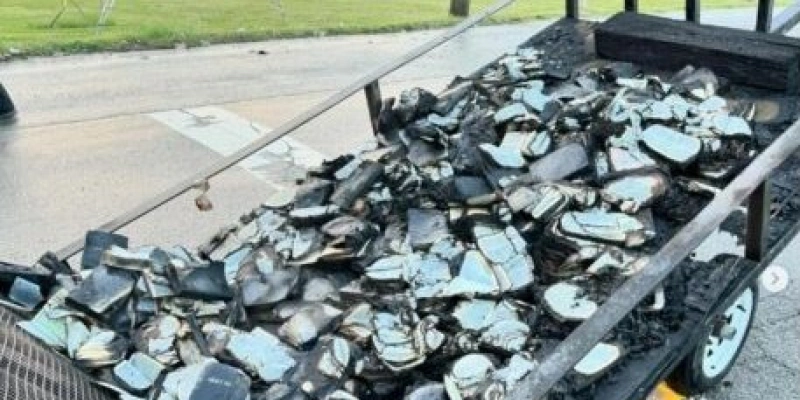 Bíblias incendiadas em trailer - Reprodução