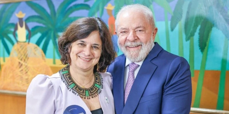 Ministra da Saúde, Nisia Trindade, ao lado de Lula - Ricardo Stuckert/PR